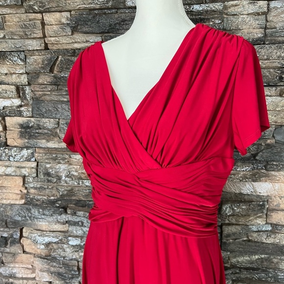 NorthStyle Red Wrap Midi Dress with Pleated V-Neck - Picture 2 of 9